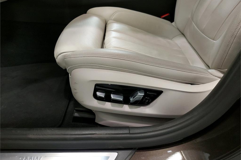 BMW 5 Series 2018 photo 12