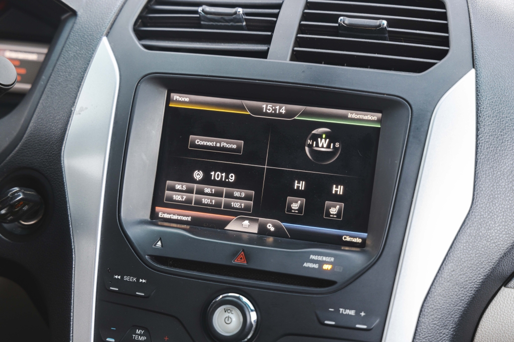 Ford Explorer XLT 2011 photo 30