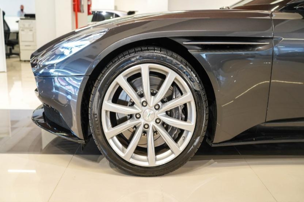 Aston Martin DB11 2018 photo 7