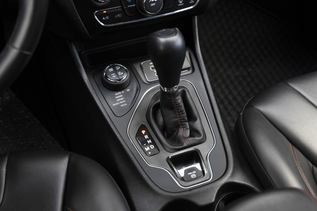 Jeep Cherokee Trailhawk Trail Rated 2019 фото 23