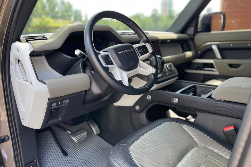 Land Rover Defender P300 XDynamic 2021 фото 12
