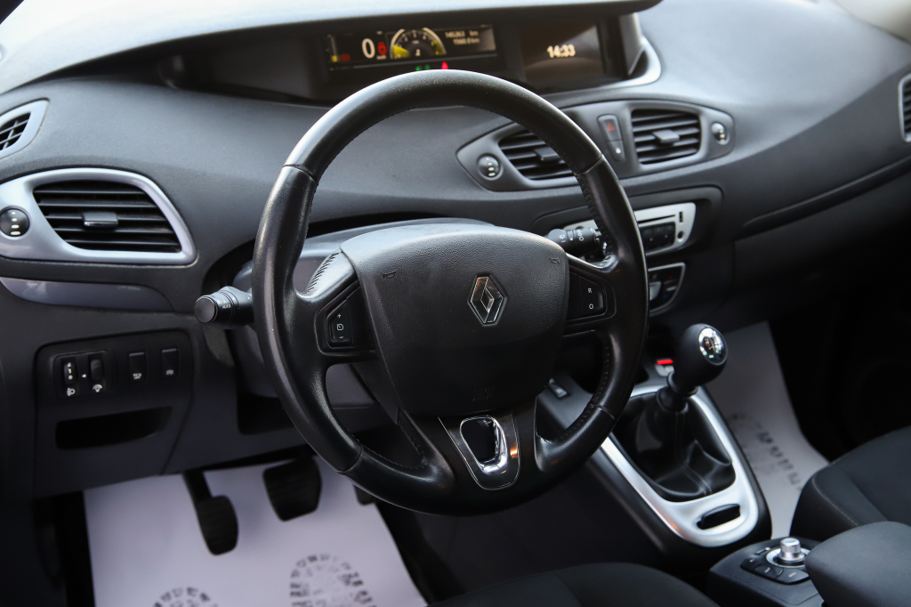 Renault Scenic 2015 фото 15