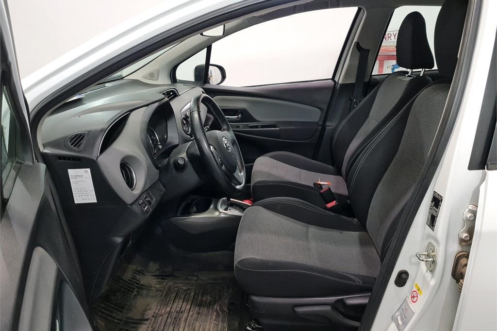 Toyota Yaris 2016 фото 3