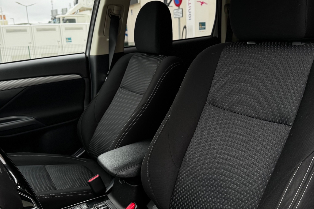 Mitsubishi Outlander 2017 фото Mitsubishi Outlander 2017 фото 10