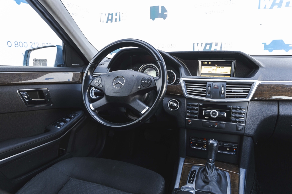 Mercedes-Benz E-Class 2010 photo 31