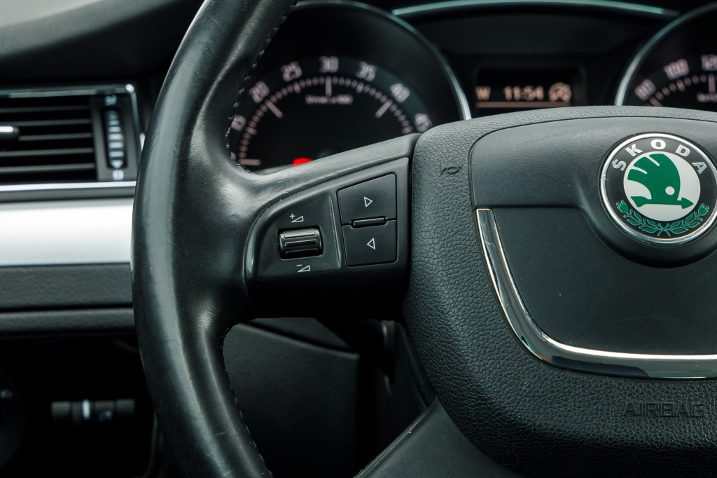 Skoda Superb Green Line 2013 photo 26