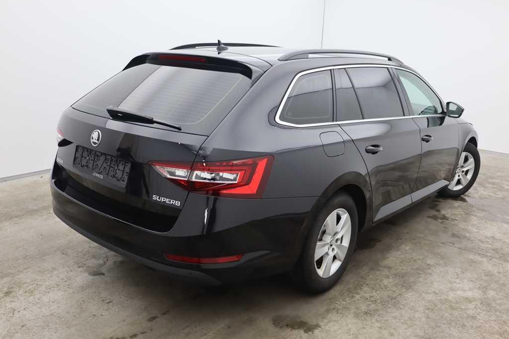 Skoda Superb Combi 2017 фото 5