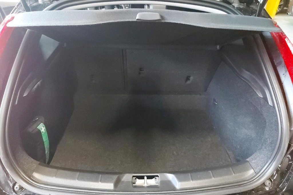 Volvo V40 2019 фото 20