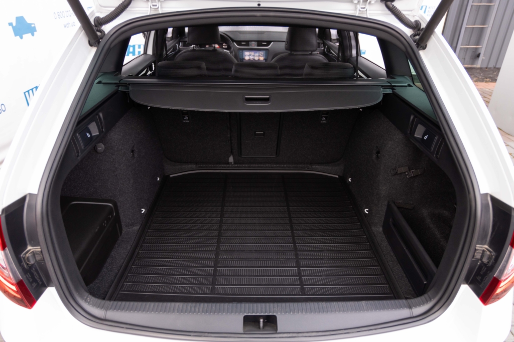 Skoda Octavia Laurin & Klement 2020 photo 13