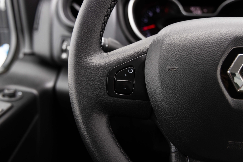 Renault Trafic 2019 photo 17