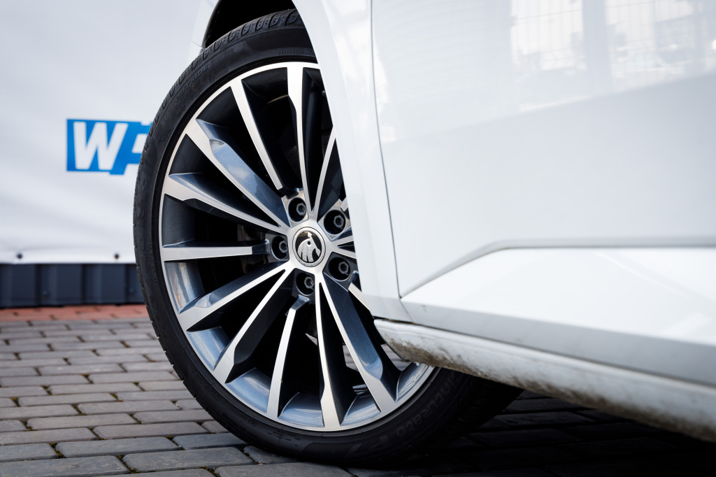 Skoda Superb Laurin & Klement 4x4 2015 photo 8