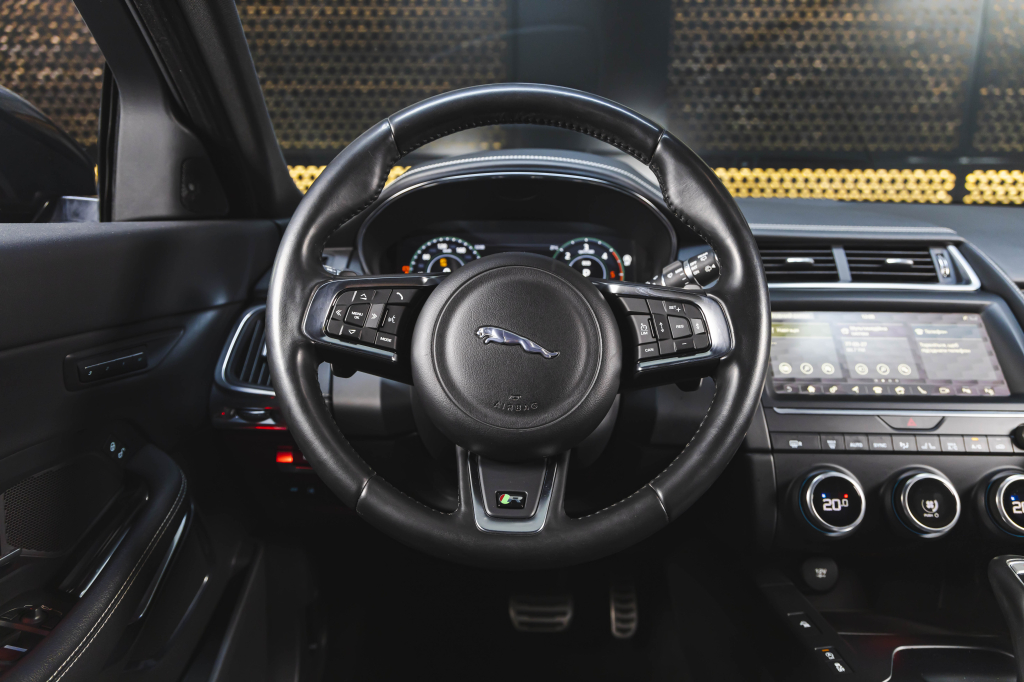 Jaguar E-Pace 2018 фото Jaguar E-Pace 2018 фото 28