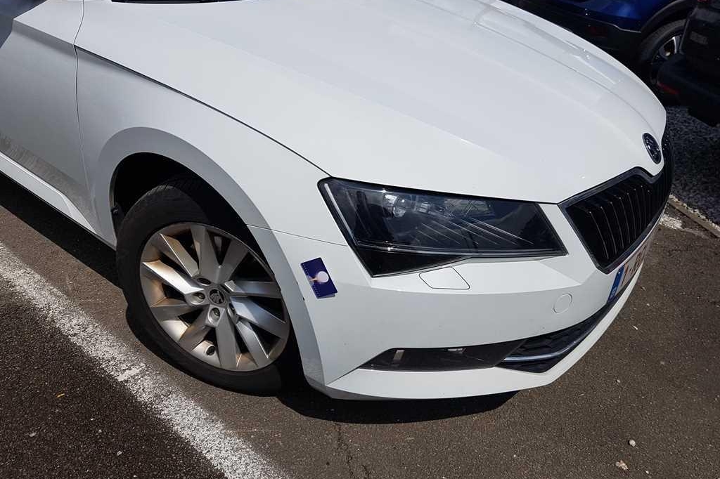 Skoda Superb 2016 photo 8