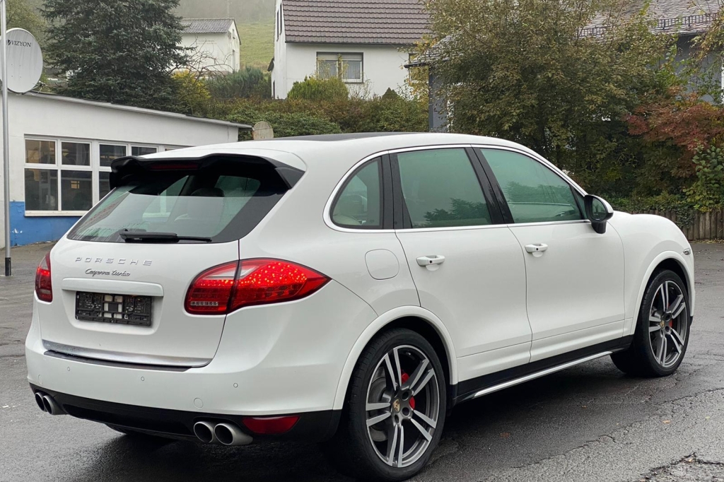 Porsche Cayenne Turbo 2016 photo 8