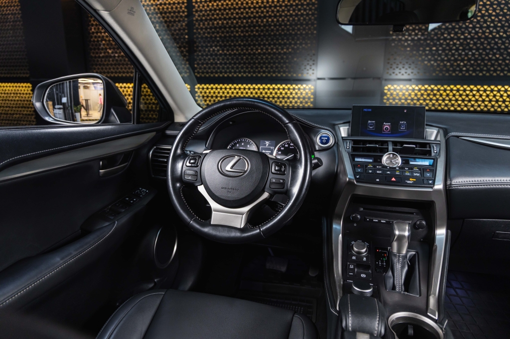 Lexus NX 300H 2016 фото Lexus NX 300H 2016 фото 21