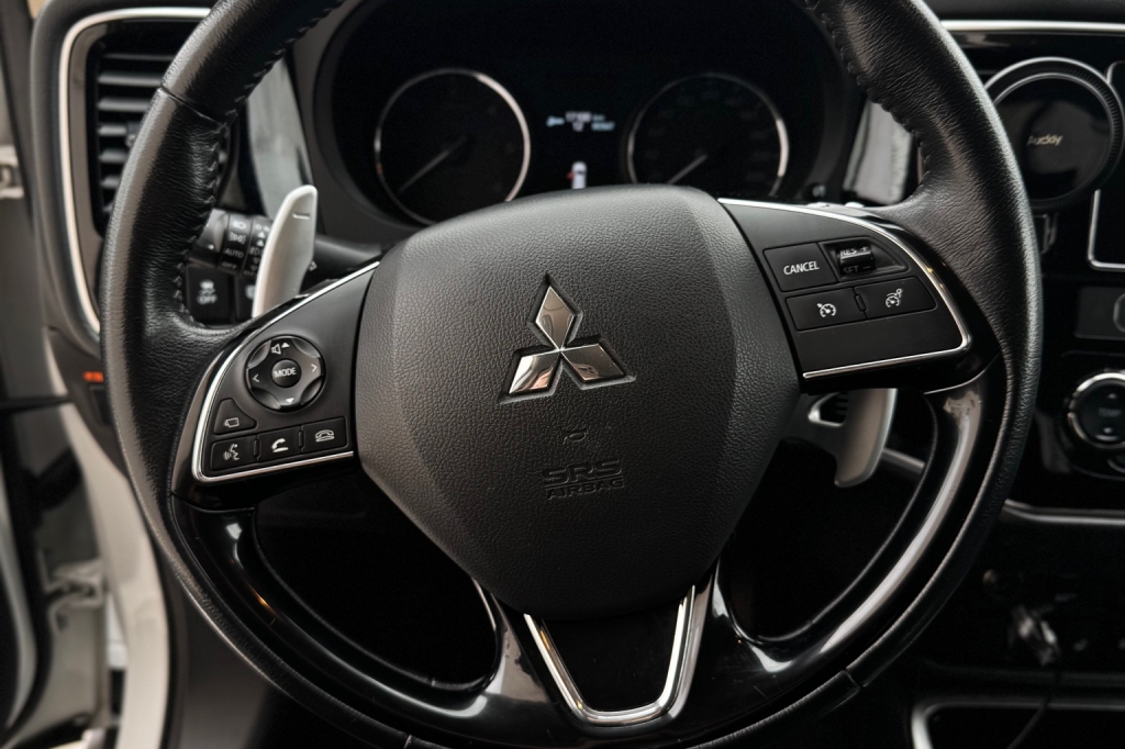 Mitsubishi Outlander 2017 фото Mitsubishi Outlander 2017 фото 7
