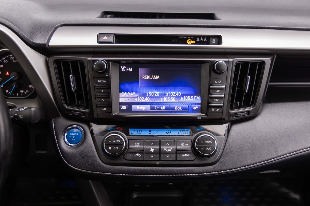 Toyota RAV4 Hybrid 2017 фото Toyota RAV4 Hybrid 2017 фото 21