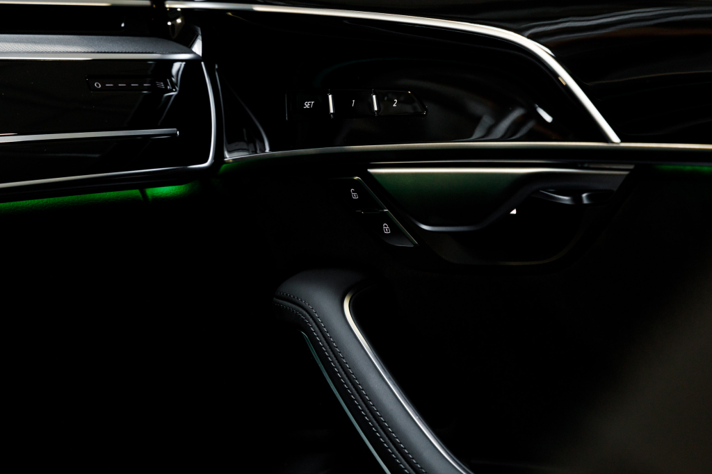 Audi A8 2020 photo 38