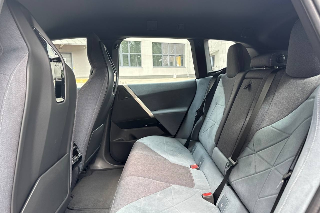 BMW iX 2021 фото 20