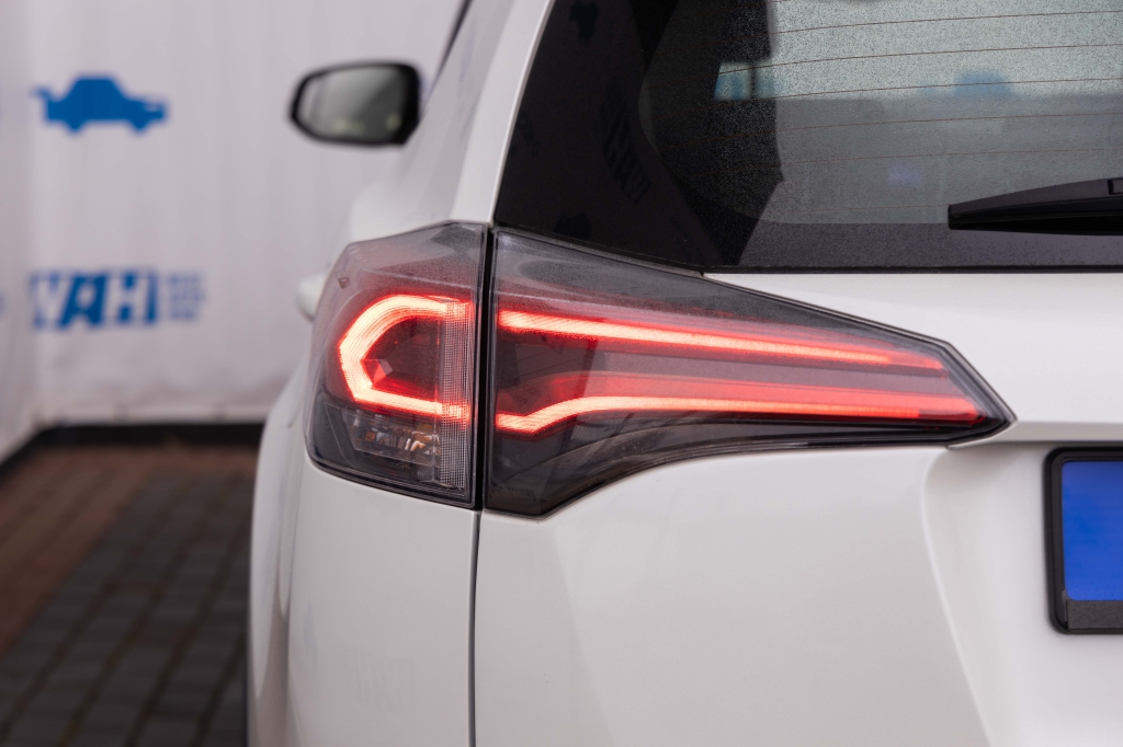 Toyota RAV4 Hybrid 2017 фото Toyota RAV4 Hybrid 2017 фото 11