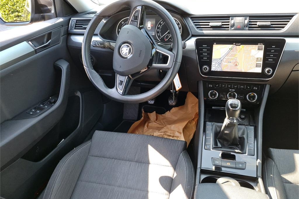 Skoda Superb Combi 2017 фото 1