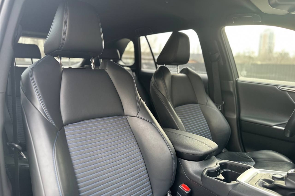 Toyota RAV4 EV Hybrid 2020 фото 13