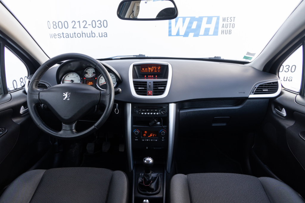 Peugeot 207 Urban Move 2011 photo 12