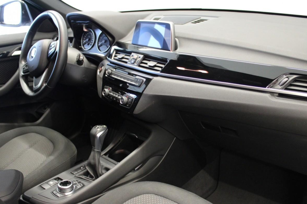 BMW X1 2017 фото 8