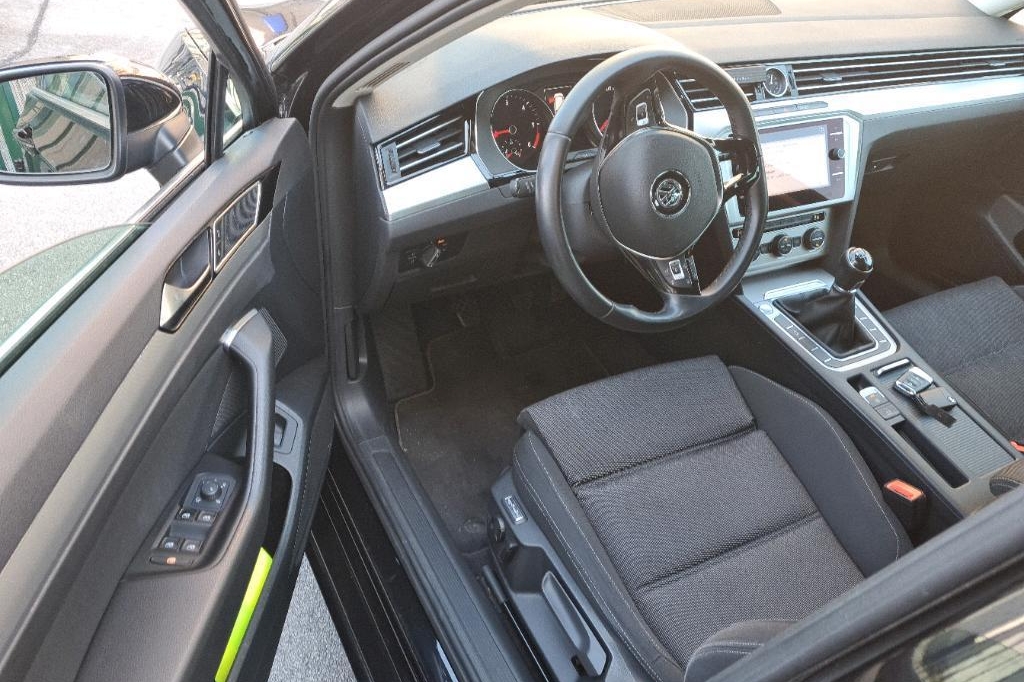 Volkswagen Passat Variant 2018 photo 9
