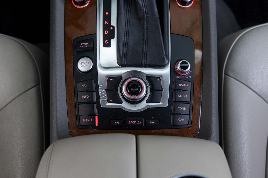 Audi Q7 Premium Plus 2015 фото Audi Q7 Premium Plus 2015 фото 28
