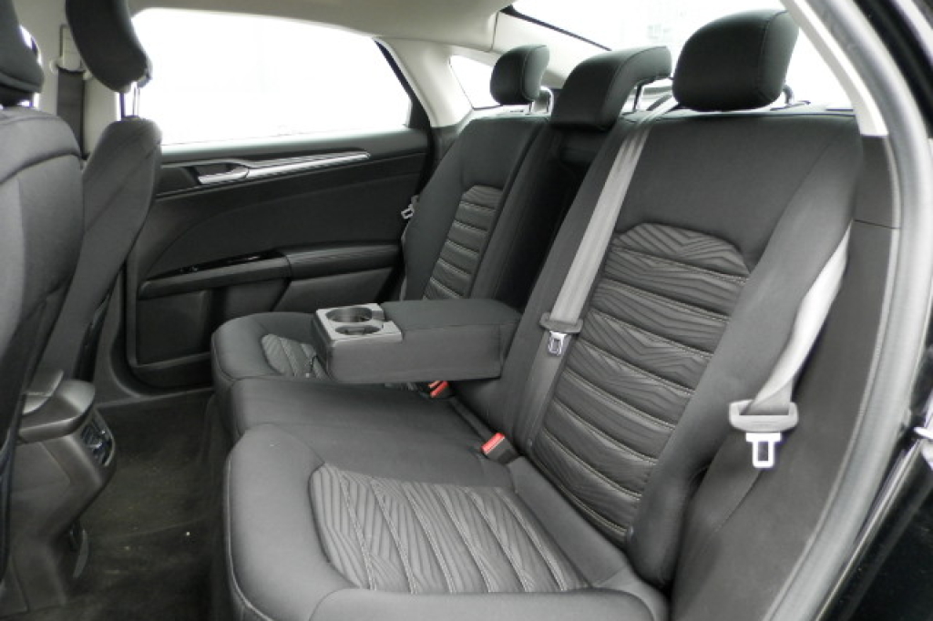 Ford Fusion SE 2016 фото 7