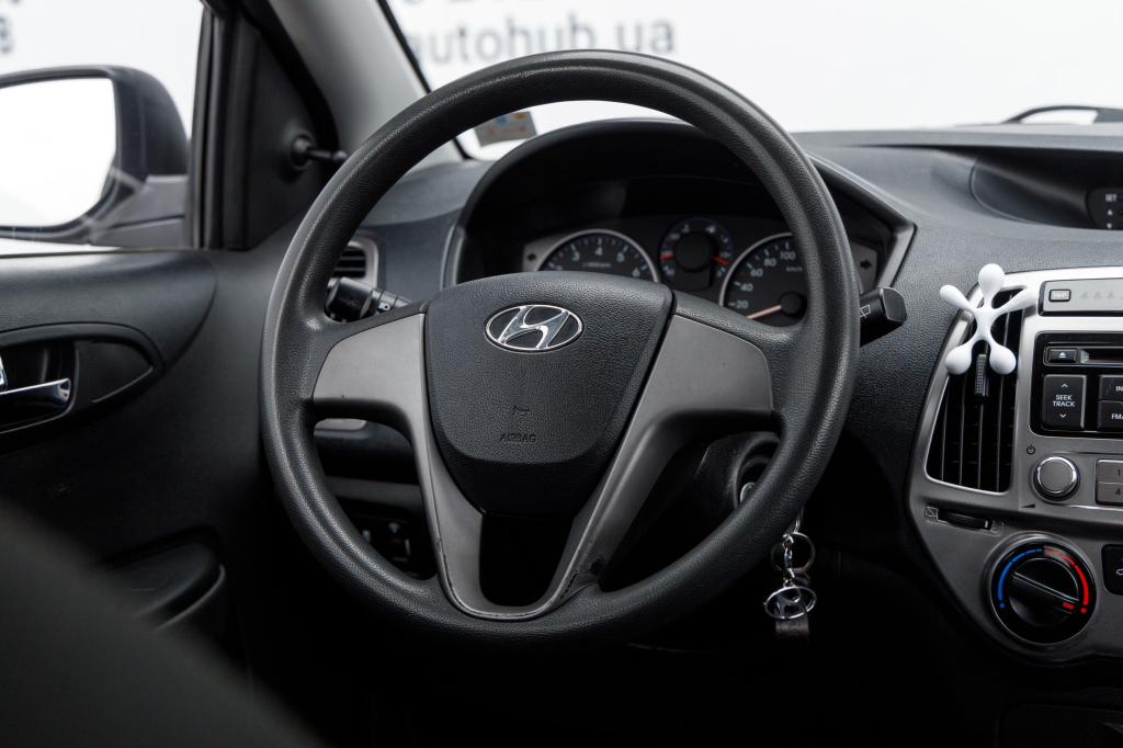 Hyundai i20 фото 8