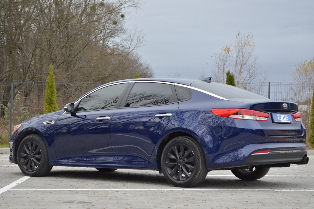 Kia Optima LX Sport photo 3