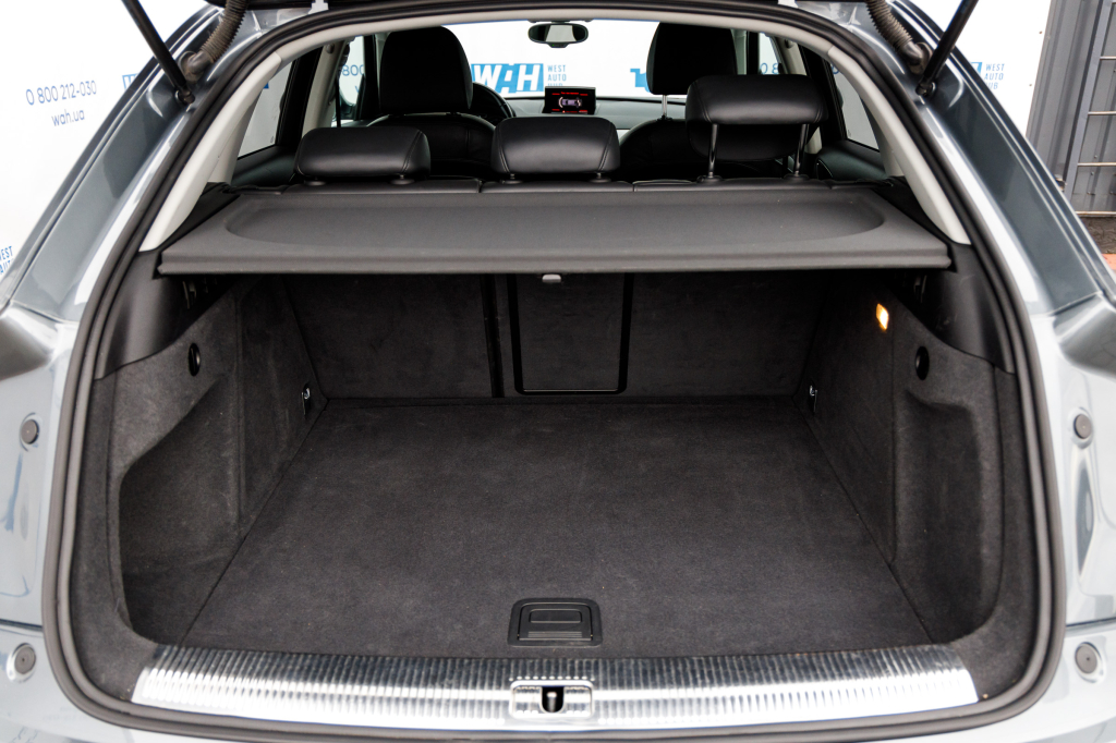 Audi Q3 2012 photo 33