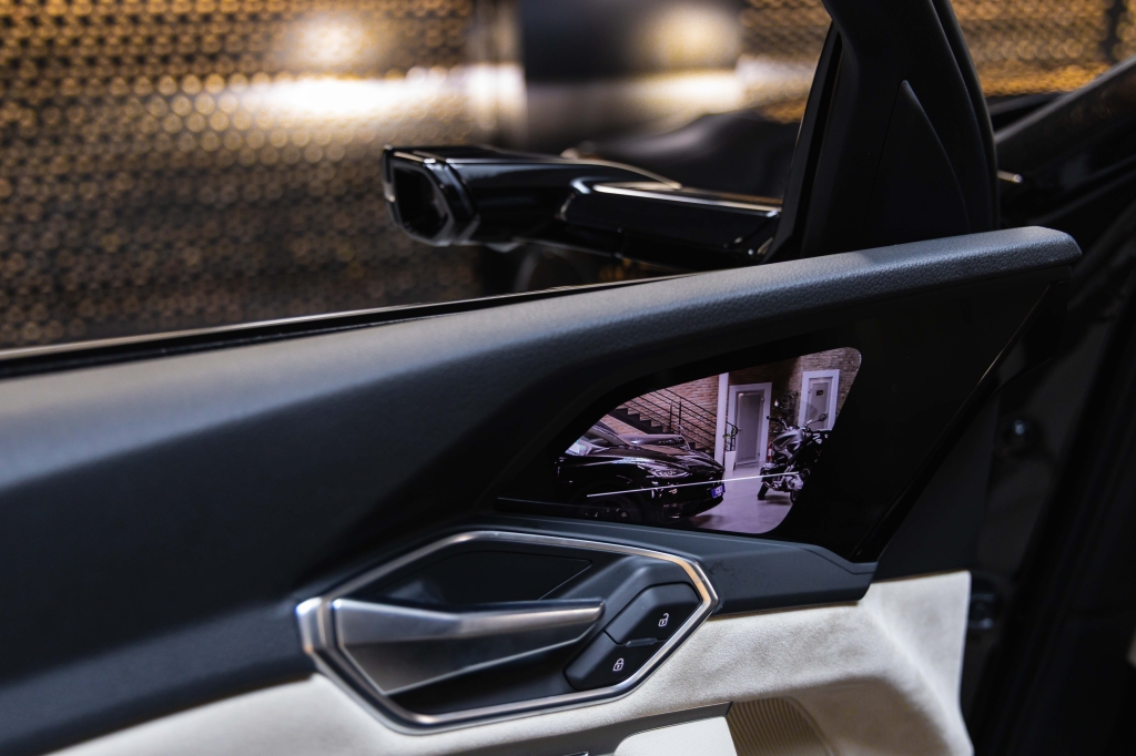 Audi e-tron 55 quattro 2019 фото Audi e-tron 55 quattro 2019 фото 15
