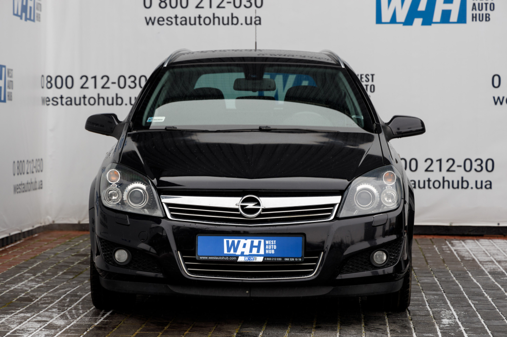 Opel Astra H photo 1