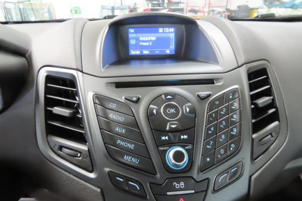 Ford Fiesta 2017 фото 2