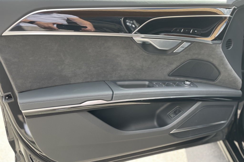 Audi A8 Long Black Stile 2020 photo 12