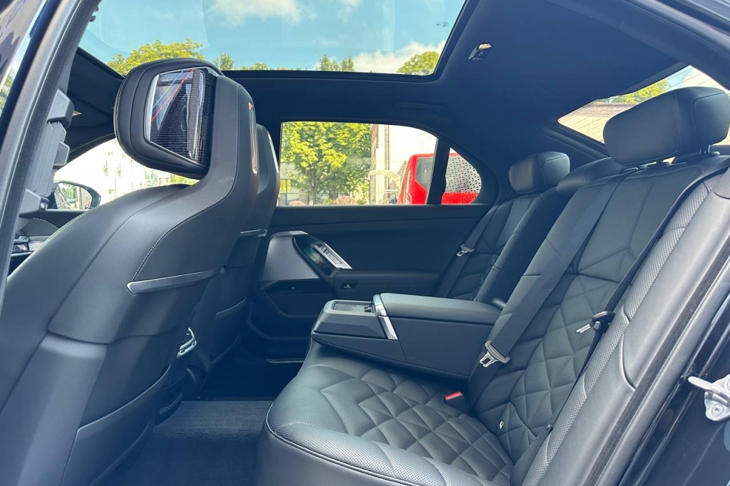 BMW 7 Series 740d MHEV Steptronic xDrive 2022 фото BMW 7 Series 740d MHEV Steptronic xDrive 2022 фото 19