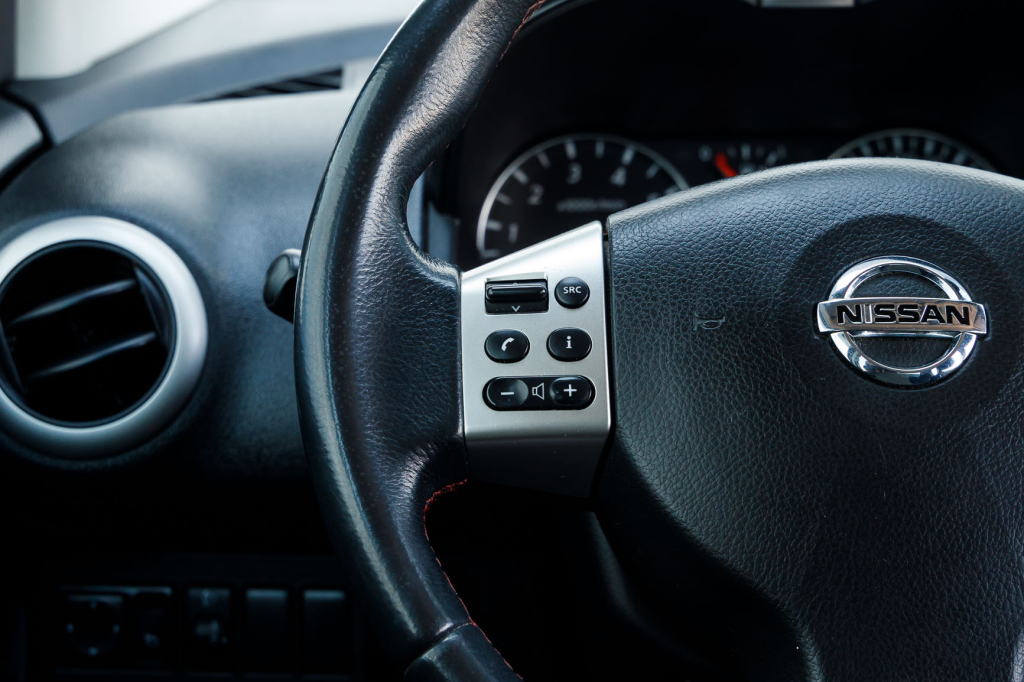 Nissan Note 2011 photo 14