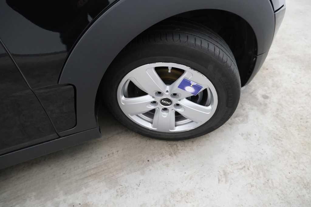 MINI Clubman 2017 photo 16