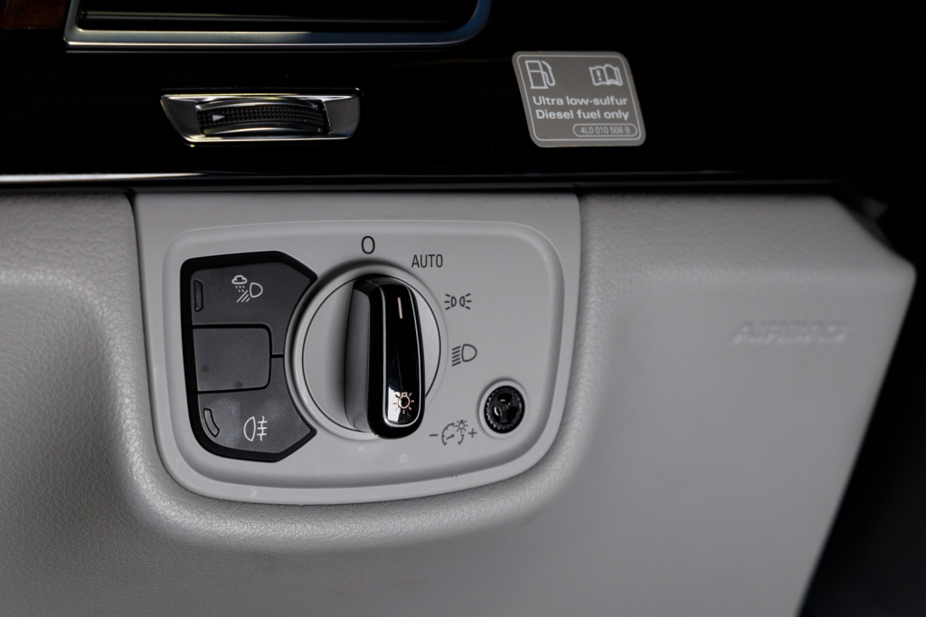 Audi A8 2014 photo 60