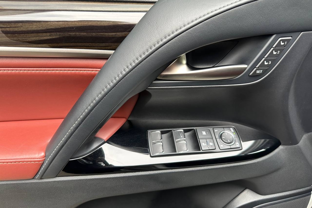 Lexus LX 450 2019 фото Lexus LX 450 2019 фото 11