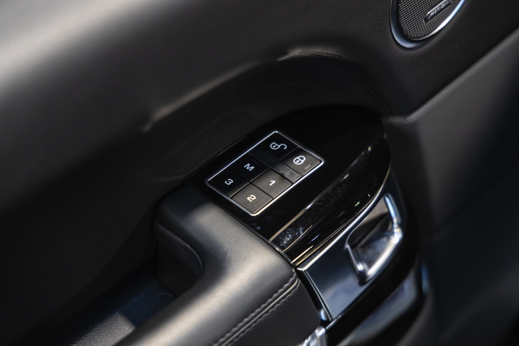 Land Rover Range Rover Vogue 2013 фото Land Rover Range Rover Vogue 2013 фото 17
