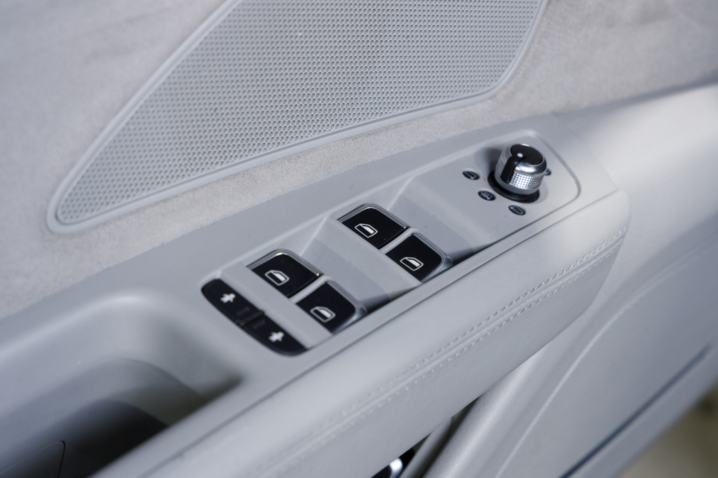 Audi A8 2014 photo 50