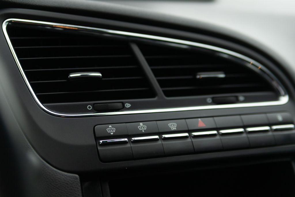 Peugeot 5008 2010 photo 28