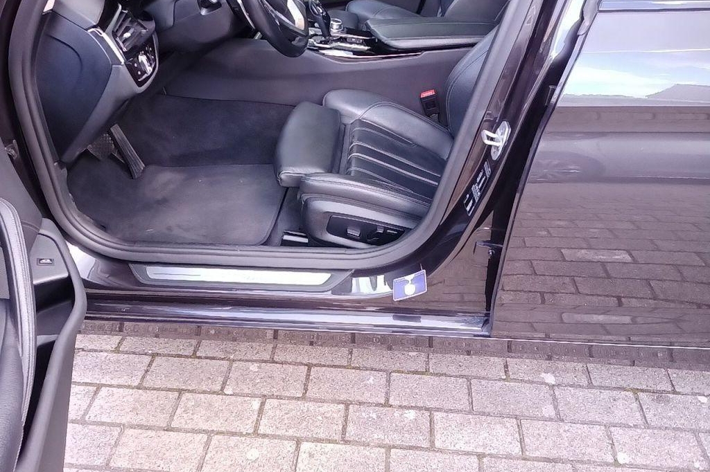 BMW 5 Series 2018 photo 26