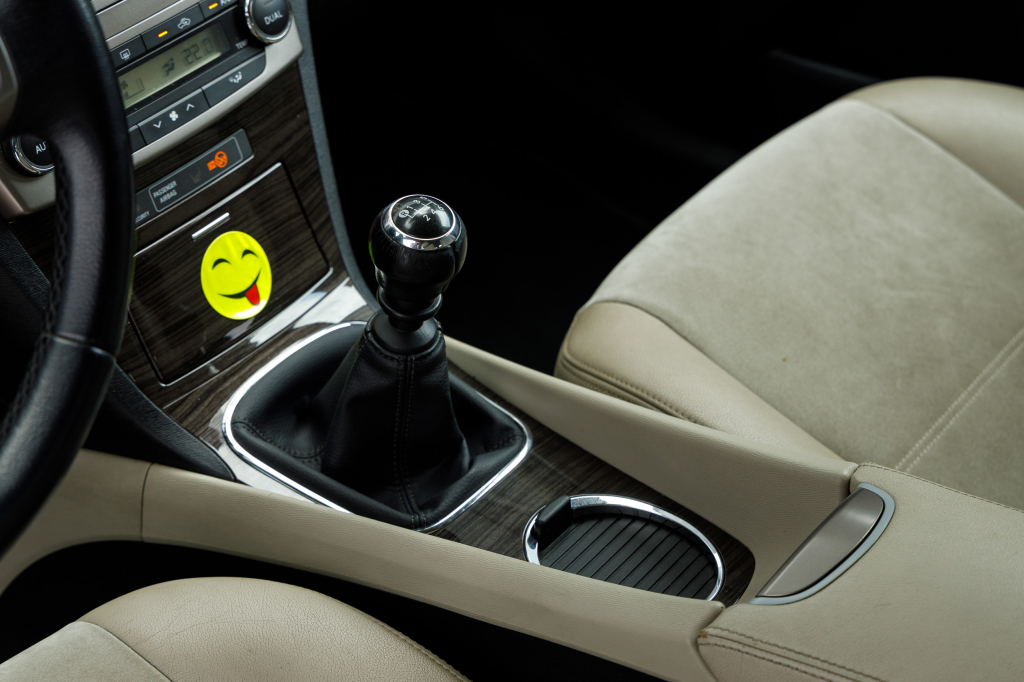 Toyota Avensis 2014 фото 24