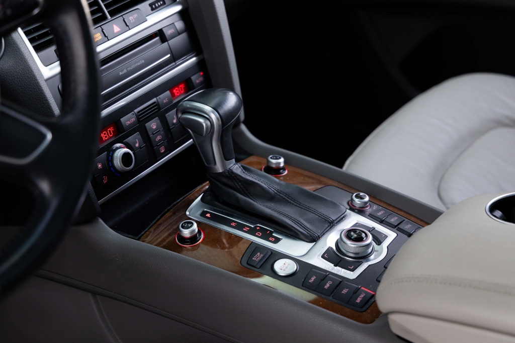 Audi Q7 Premium Plus 2015 фото Audi Q7 Premium Plus 2015 фото 27