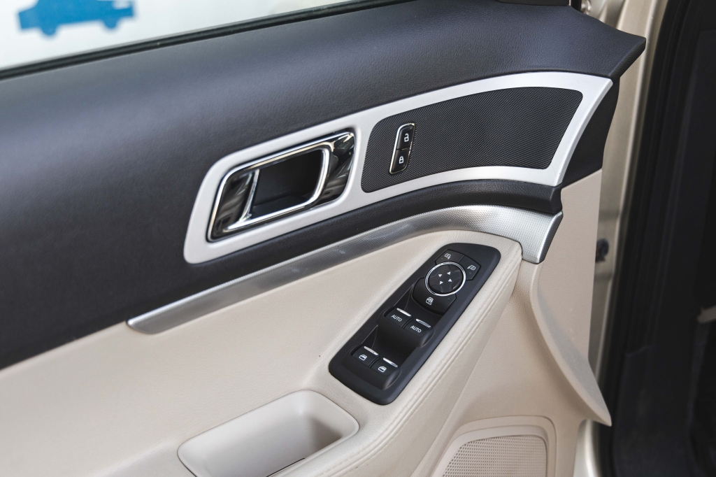 Ford Explorer XLT 2011 photo 25